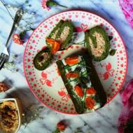 Zakręcona szpinakowa frittata z tuńczykiem, kaparami i zielonym pieprzem