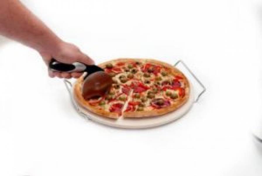 Wypiek pizzy na kamieniu w domowych warunkach