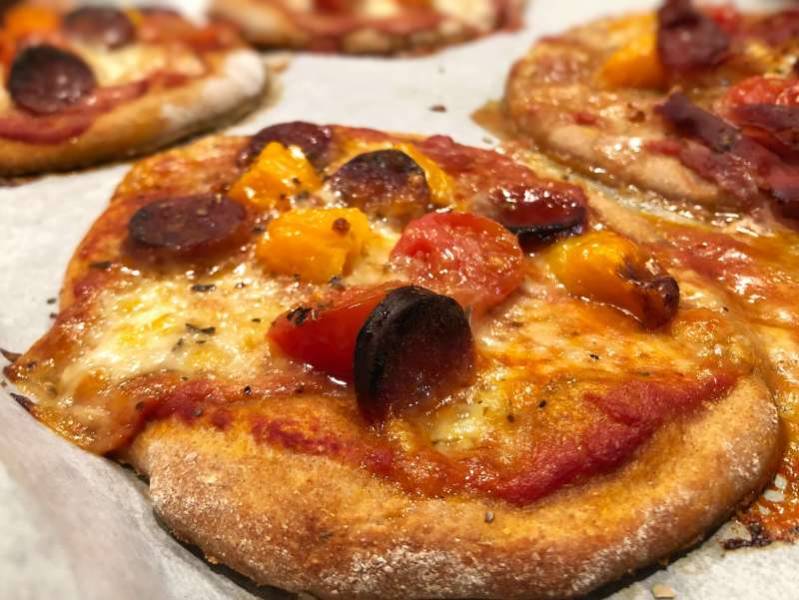Czwartek: Szybkie mini pizze z mąki pełnoziarnistej