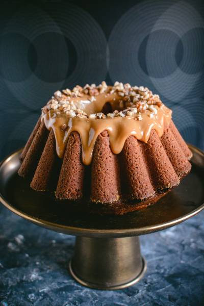 Babka migdałowa z kajmakiem