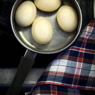 Jak gotować jajka by nie pękały
