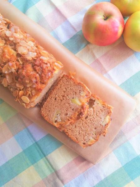 Szybkie ciasto z jabłkami i orzechami / Quick Apple Nut Bread