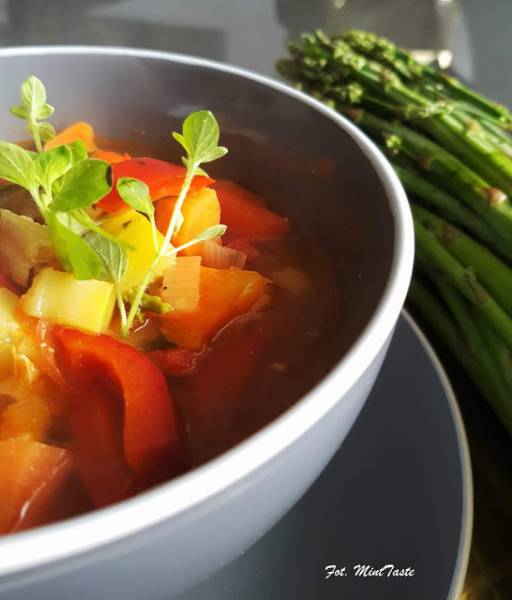Warzywno-rybna zupa z krewetkami