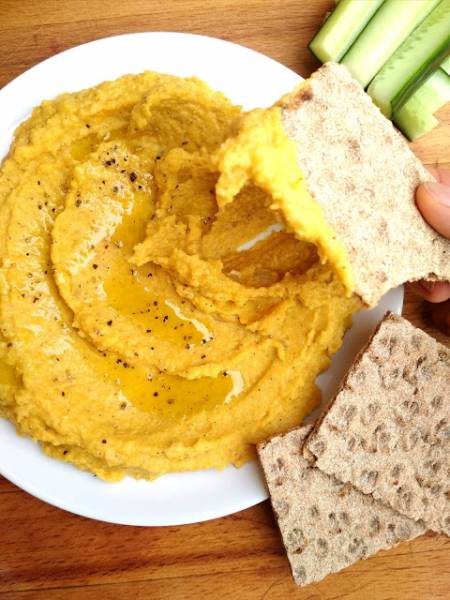 Hummus z dyni, bogactwo witaminy A oraz pełnowartościowa wegańska przekąska