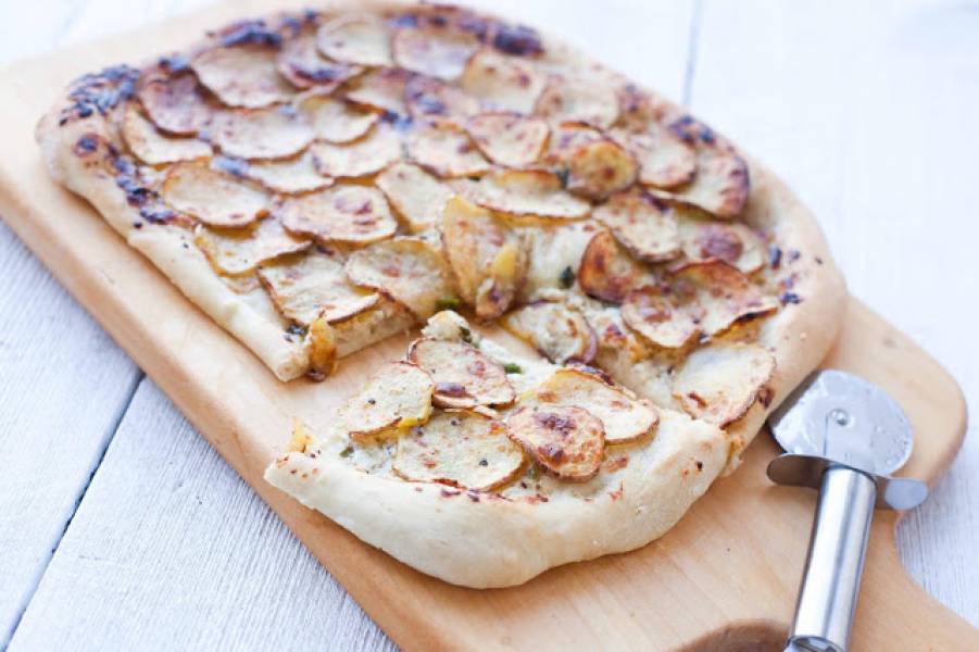 Pizza z ziemniakami i mascarpone
