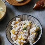 Sałatka z ryżem, kukurydzą i tuńczykiem
