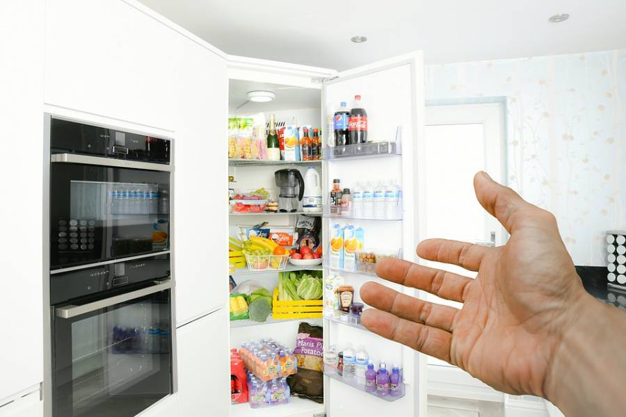 Czego nie wolno przechowywać w lodówce? Na pewno popełniasz kilka błędów!