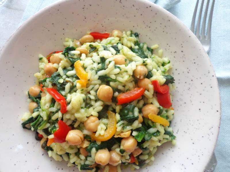 Risotto ze szpinakiem, papryką i ciecierzycą (Risotto con spinaci, peperoni e ceci)