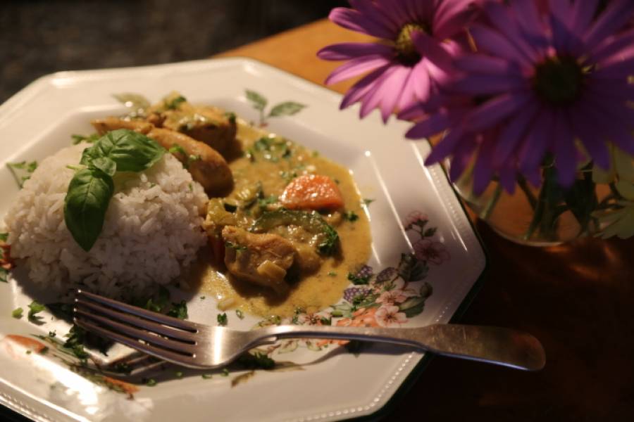 Delikatne curry z kurczakiem i warzywami