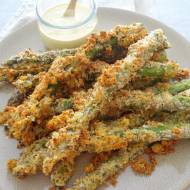 Pieczone szparagi w serowo-ziołowej panierce (Asparagi in crosta di parmigiano e erbe aromatiche)