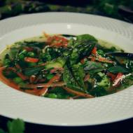 Zupa mocno ziołowa na zielono z marchewką