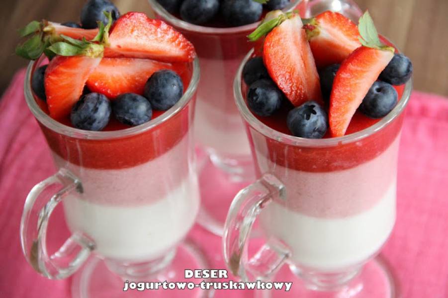 Deser jogurtowo-truskawkowy