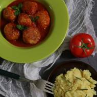 Klopsiki z indyka z nutą ziół prowansalskich w sosie pomidorowym