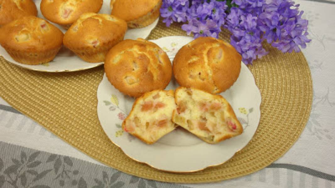 Babeczki z rabarbarem – muffiny z rabarbarem