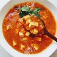 Zupa pomidorowa z tofu i lanymi kluskami