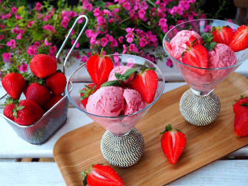 WEGAŃSKIE LODY TRUSKAWKOWO-KOKOSOWE