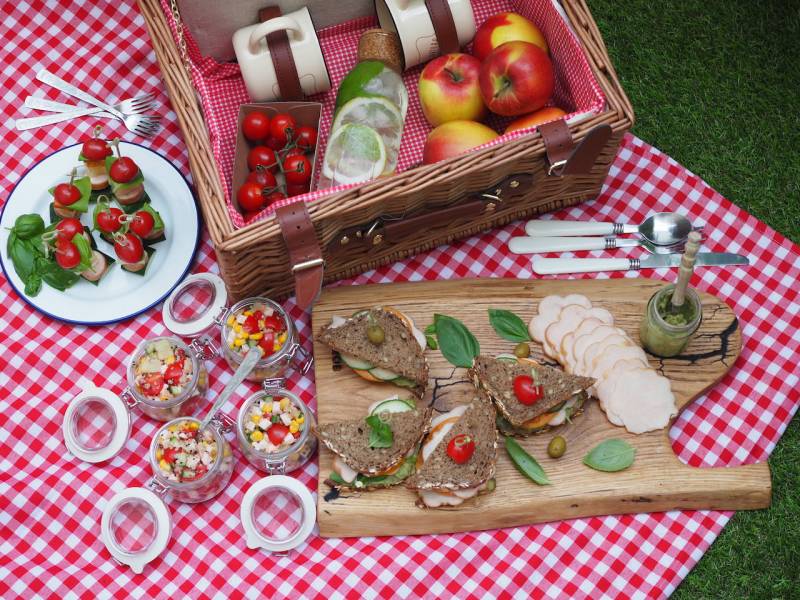 Najlepsze przepisy na przekąski piknikowe