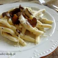 Maccheroni al ferretto w sosie śmietanowo – serowym z truflami