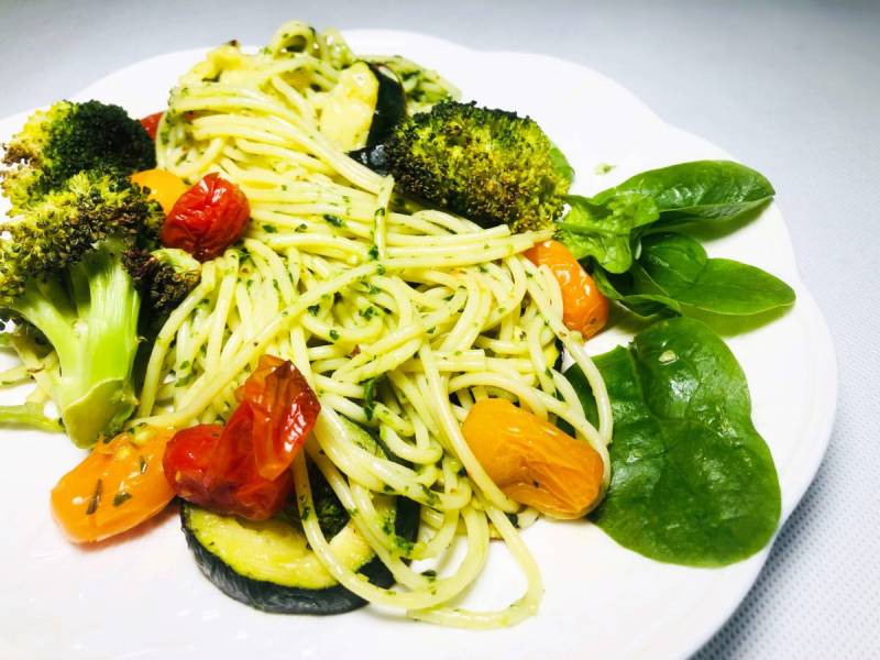 Poniedziałek: Spaghetti z pieczonymi warzywami