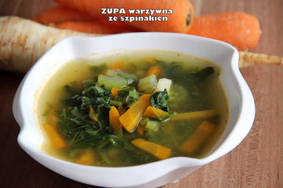 Zupa warzywna ze szpinakiem