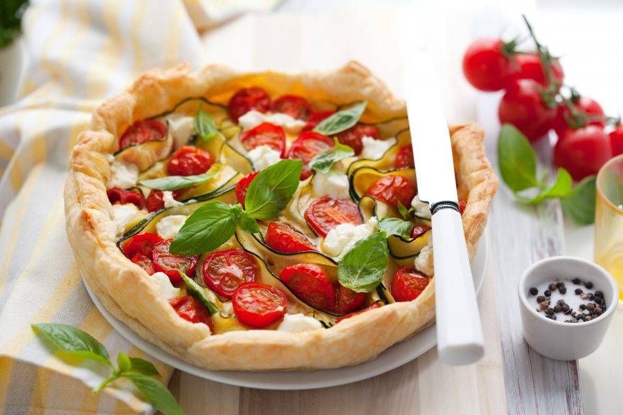 Quiche z cukinią i pomidorami