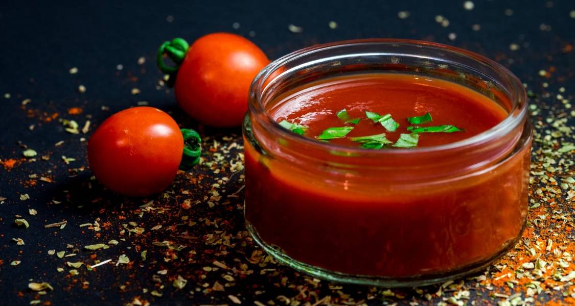 Świeży pomidor czy sos z niego? Co lepsze?