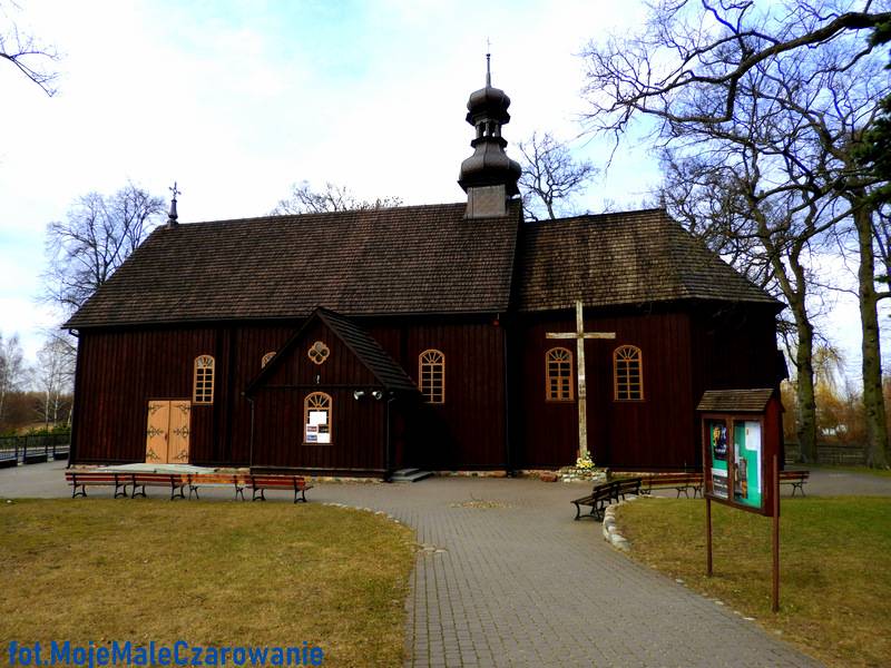 Zabytkowy drewniany kościół w Korczewie woj. łódzkie