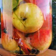 Kiszone jabłka z przyprawami korzennymi