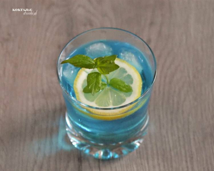 Blue Gin - orzeźwiający drink o błękitnej barwie