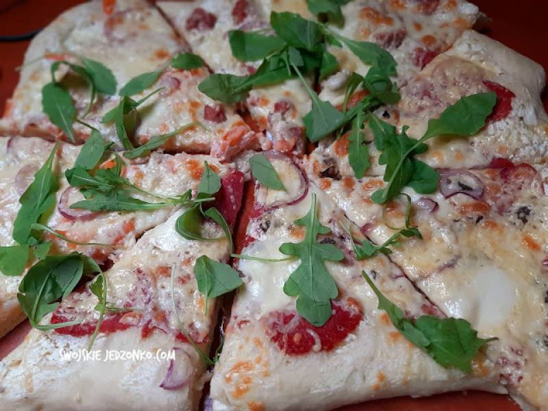 Pizza Bianca z białym sosem i dodatkami