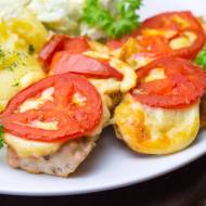 Filety zapiekane z serem wędzonym i pomidorami
