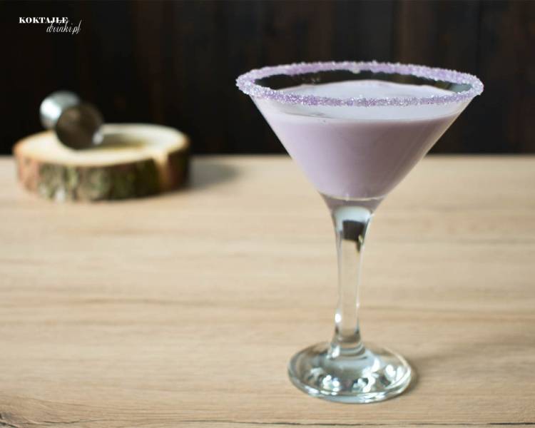 Jagodzianka - drink z malibu o zabarwieniu fioletowym