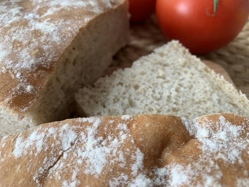 Płaski chleb z płatkami owsianymi i siemieniem lnianym