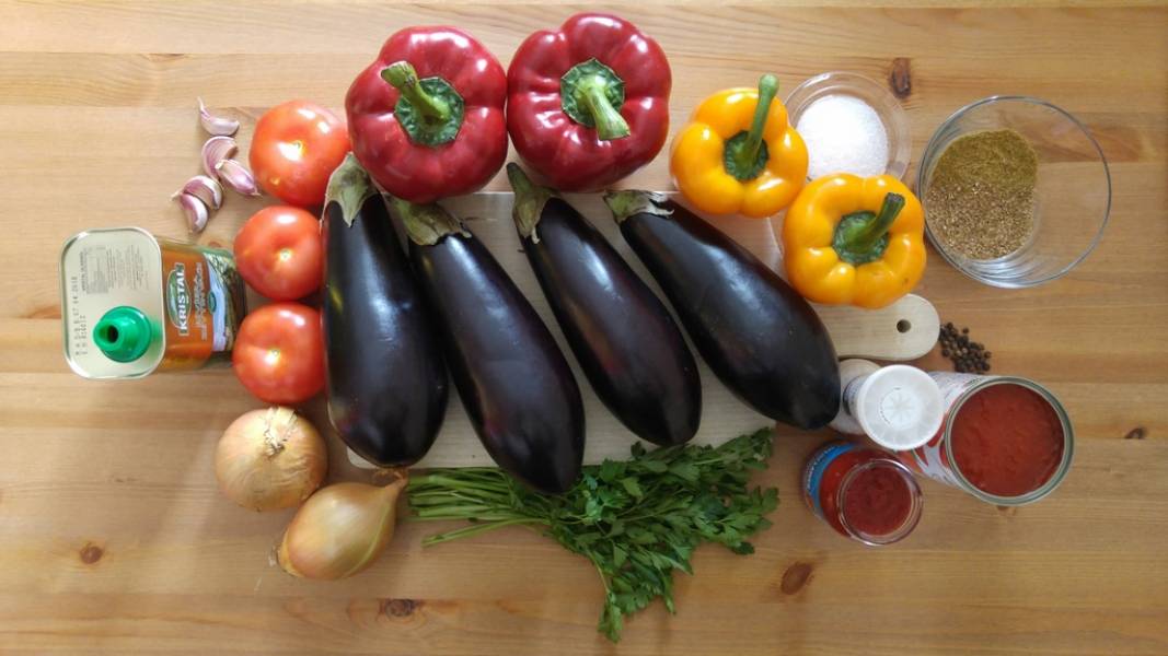 Potrawka z bakłażana, papryki i pomidorów