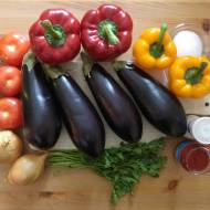Potrawka z bakłażana, papryki i pomidorów
