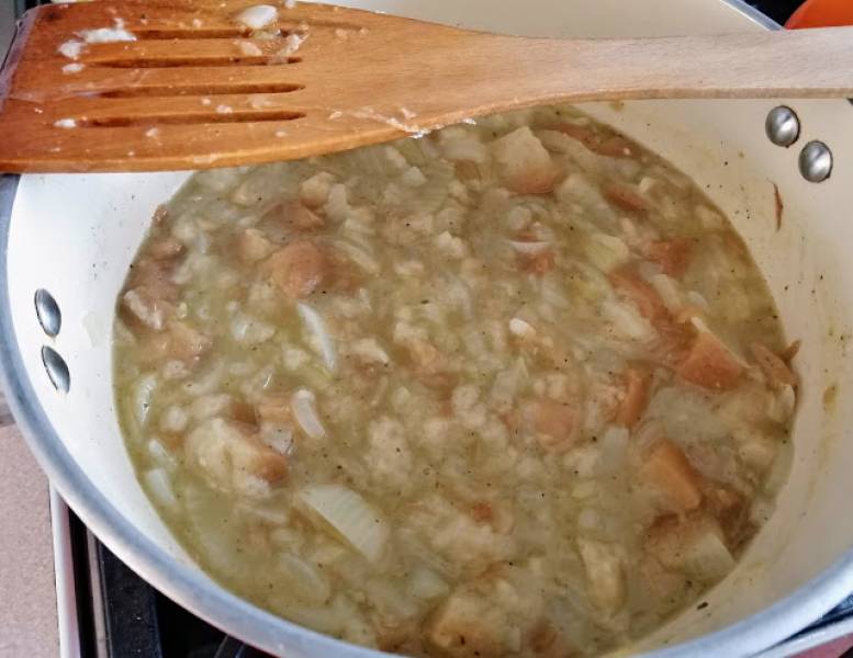 Zupa cebulowa - sprytny sposób na czerstwy chleb