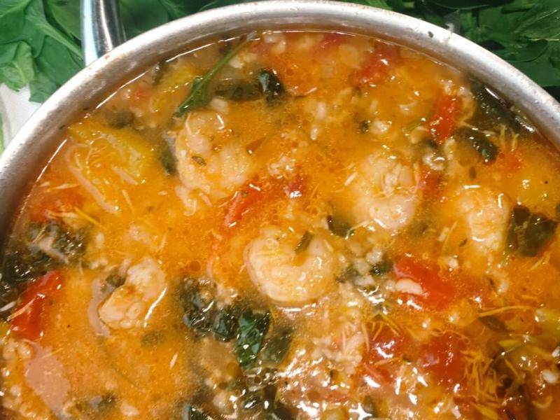 Piątek: Śródziemnomorska zupa pomidorowa z ryżem