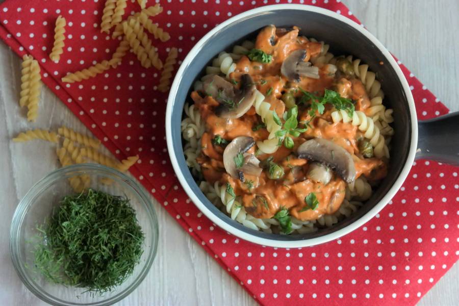 Makaron z pieczarkami i kaparami