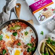 Szakszuka z kaszą jęczmienną i quinoa