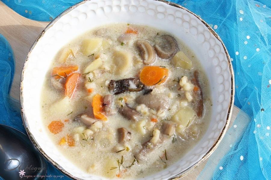 Najlepsza zupa grzybowa z kaszą pęczak i ziemniakami