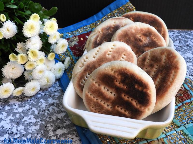 Batbout - marokański chlebek z patelni