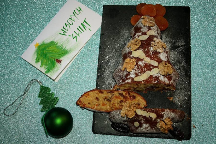 Słodka choinka z bakaliami o nucie chałwy – ciasto świąteczne