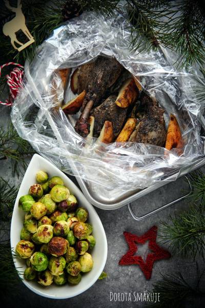 Kaczka pieczona z gruszką i brukselką – świąteczny obiad