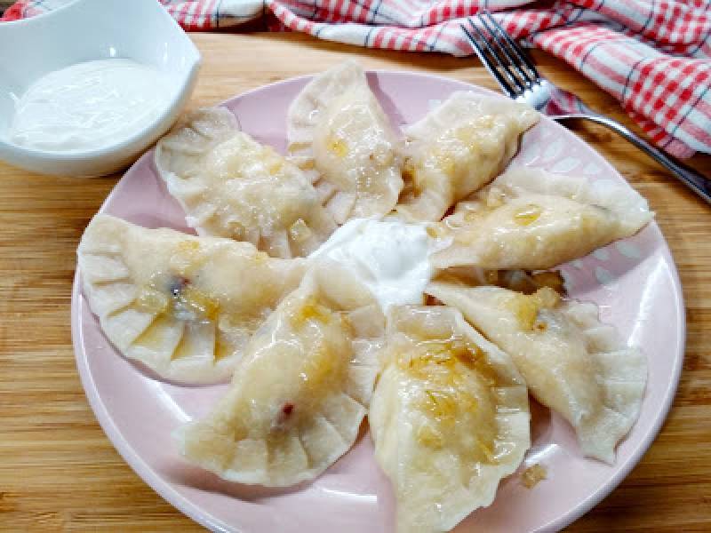 Pierogi ruskie z wędzonym boczkiem.