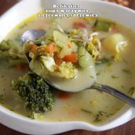 Delikatna zupa warzywna z czerwoną soczewicą