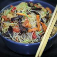 Glass noodles z warzywami i grzybami mun