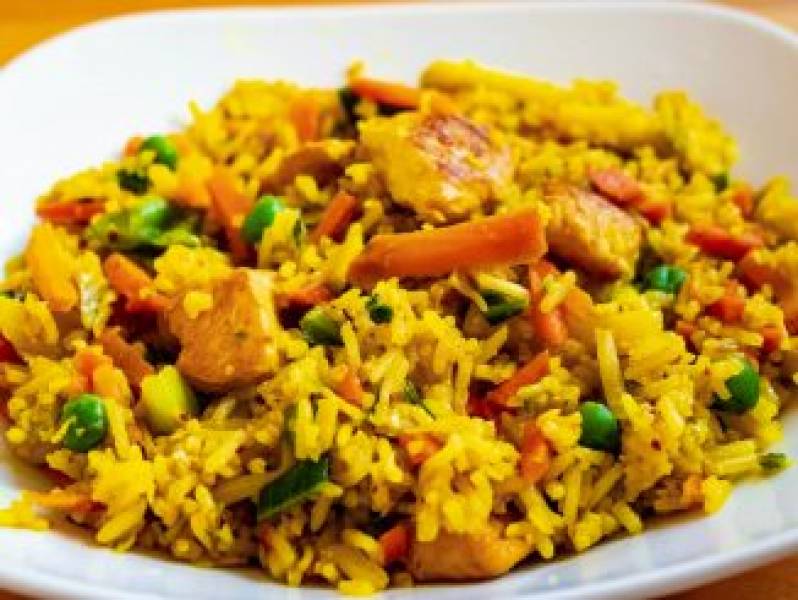 Ryż smażony z kurczakiem w curry