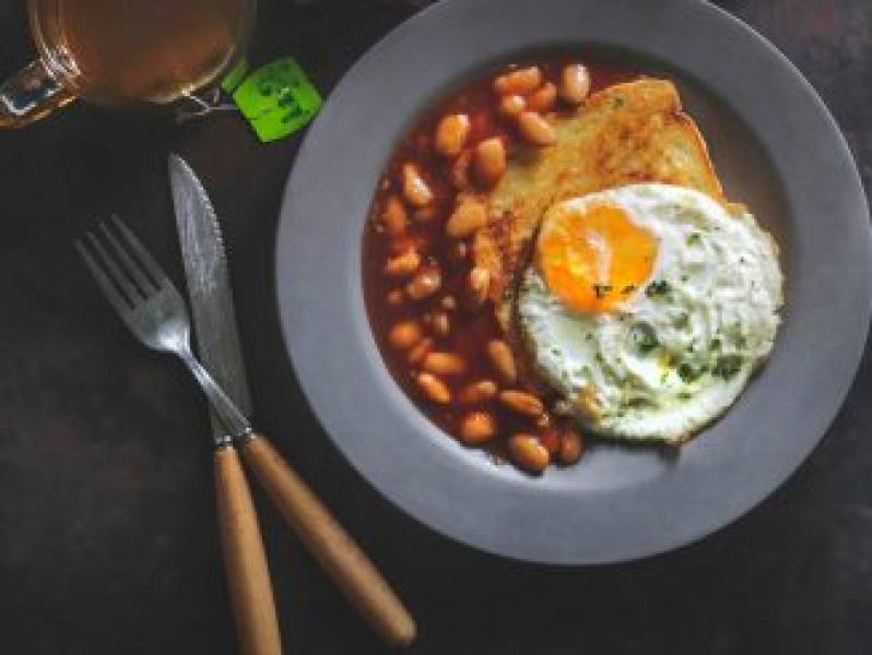 Fasolka, jajko na twardo, tost – prawdziwe brytyjskie śniadanie