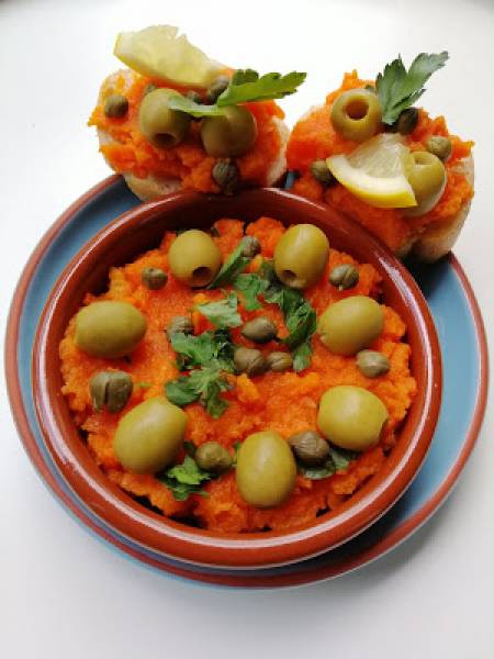Tunezja - Pastosałatka z marchewki (Ommok houria)