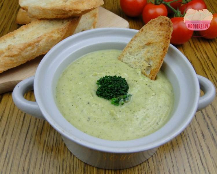 Kremowo-śmietanowa zupa z brokuła